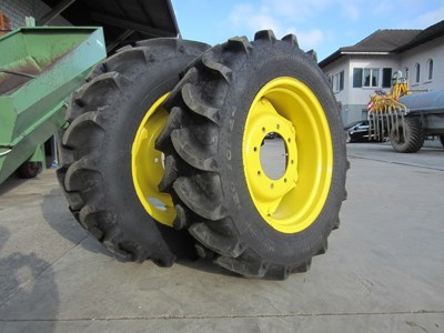 Räder 320/70R24