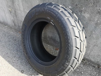 Pneu Michelin 270/65 R16 (275/65R16)