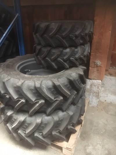 1 Paar Traktorpneuräder 240/70R16