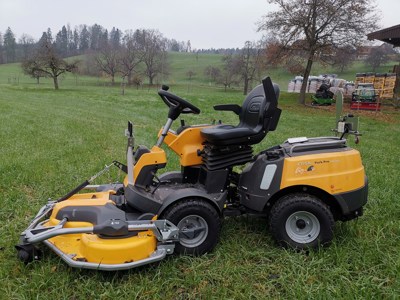 FRONTMAEHER STIGA PARK PRO 740 IOX mit V-Pflug 4X4