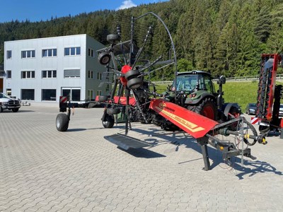 Seitenschwader Vicon Andex 705- Vario mit Fahrwerk