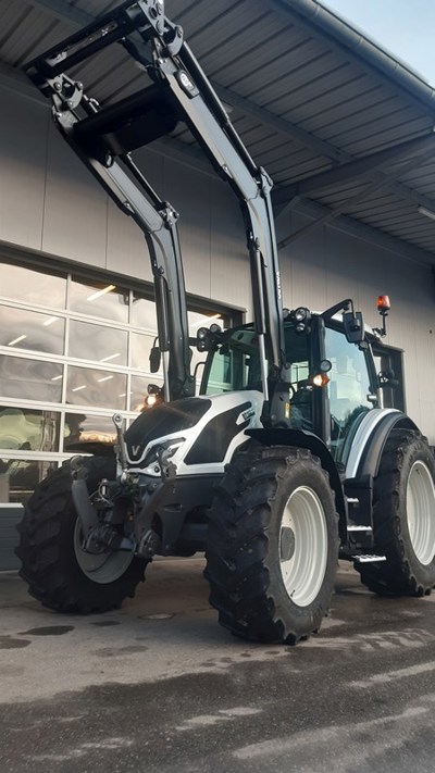 Traktor Valtra G 135Versu