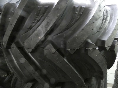 Reifen BKT MP 513   425/55 R17