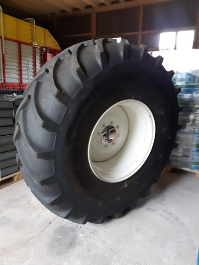 680/85 R32 Mitas AC70C