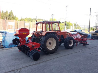 HEVA Heckwalze mit Sägerät / Rouleau arrière avec semoir / Grassroller 2.9 m 550/600