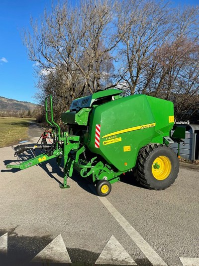 Rundballenpresse John Deere F441R