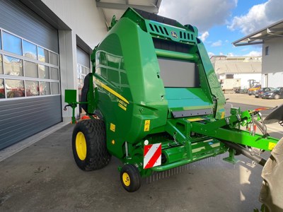 Rundballenpresse John Deere V461M