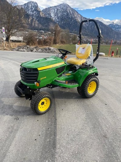 Allrad-Rasentraktor John Deere  X948