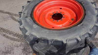 1 Paar Rad  650/65R42 Conti