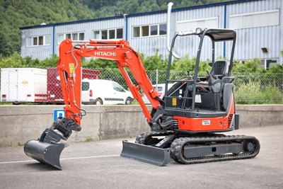 Mini pelle Hitachi 2.3T - E.48.22