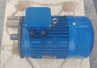 Elektromotor 5.5 kW - 1500 U/min - Flansch 215 180 250 - Wd 38 - 7.5 PS