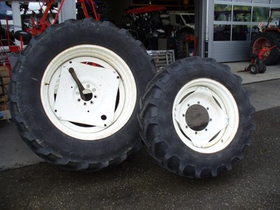 Räder New Holland 380/70R28, 600/65R38