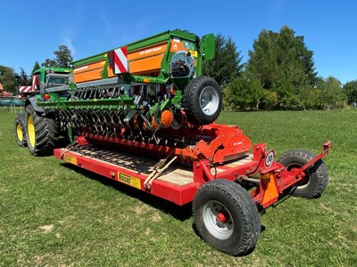 Säkombination Kuhn HR4004D und Amazone D9 4000 Super, 4m mit Transportanhänger