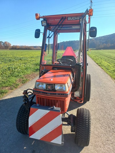 sehr schöner Kubota B1750 HST Rasentraktor Komnunaltraktor Traktor mit erst 666 Betr.Std. , frisch a