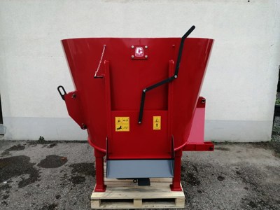 ektrischer Futtermischer 2 m3