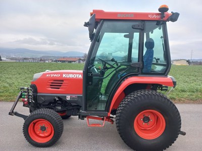 sehr schöner und gepflegter Kubota STV 40  Kommunaltraktor Rasentraktor BJ 2011 , mit erst 2113 Betr