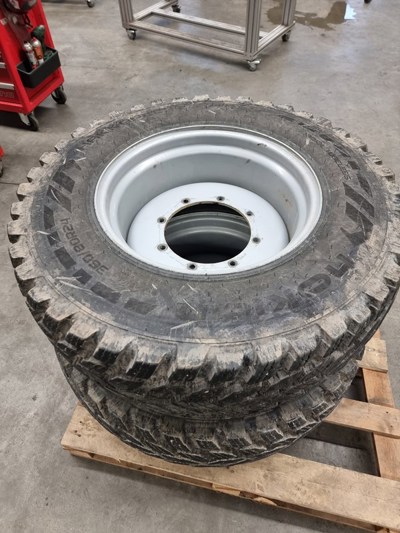 Räder zu Case JX1090U mit Reifen Nokian TRI 360/80R24