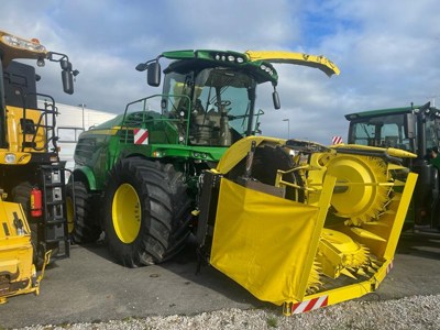 Feldhäcksler John Deere 8300i