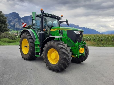 John Deere 6R 215