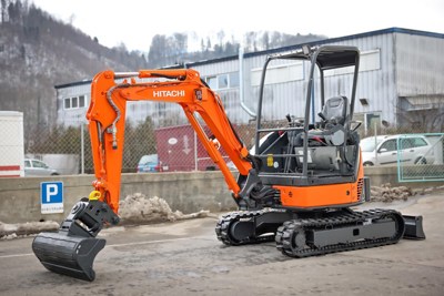 mini pelle Hitachi 2'220kg - E.84.22