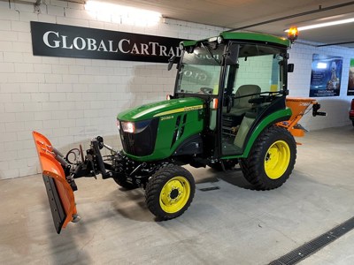 John Deere 2038R inkl. Schneepflug und Salzstreuer