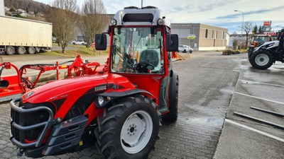 Traktor Antonio Carraro SRX 7800