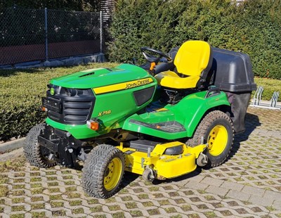 Rasentraktor John Deere X758