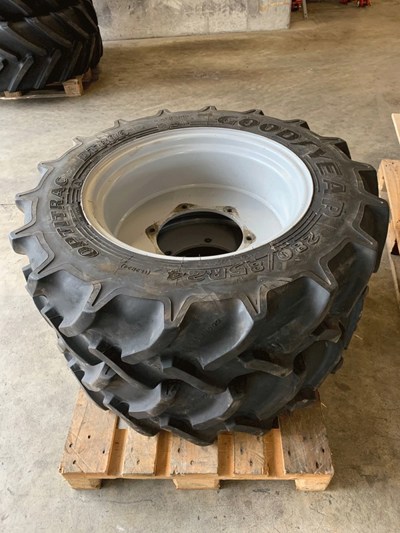 Räder 280/85 R 24 Good Year