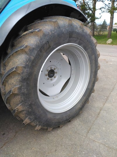 Räder 540/65R38 Michelin mit Felgen 8 Loch