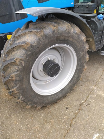 Räder kompl. 440/65R28 und 540/65R38 Michelin