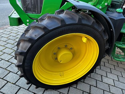 Pflegebereifung zu John Deere 5R