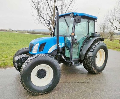 New Holland, Traktor 4-Radantrieb TN 75 SA