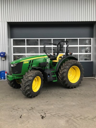 Traktor John Deere 5100M / Robert Aebi Landtechnik AG