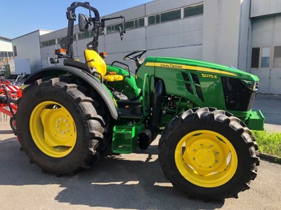 John Deere 5075E