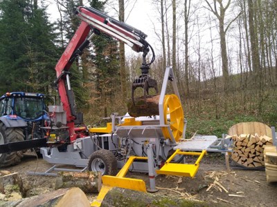 Spaltmaschine Aficor Roto 66 mit Fassi Kran F155 und Funksteuerung