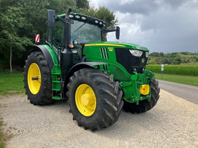 John Deere 6215R