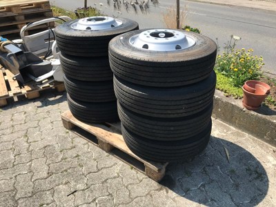 Kompletträder 8x 215/75R17.5