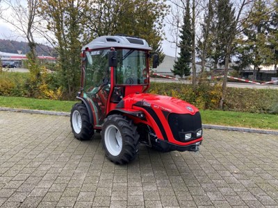 A. CARRARO Kompaktschlepper mit Knicklenkung SRX TORA 6800