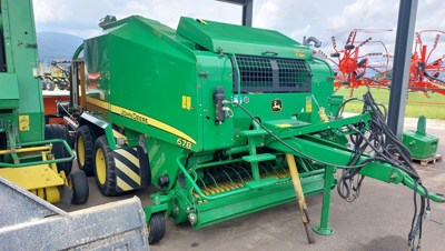 Presse à balles rondes /  enrubanneuse combi John Deere 678