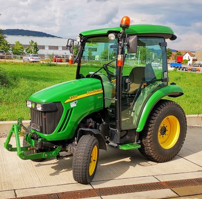 John Deere 3720 Kommunaltraktor