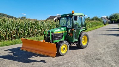 John Deere 4400