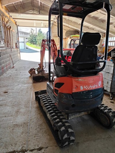 Retro mini pelle mécanique chantier Hutter Kubota U17