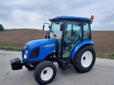 New Holland Bomer 35 mit Frontgewicht