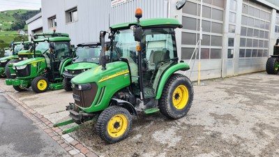 Kommunaltraktor John Deere 3720 Jg. 2007 ab Platz