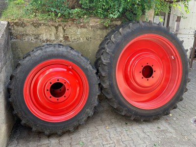 Bereifung 300/95 R46 & 270/95 R32