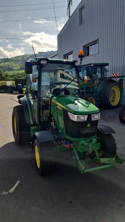 Kommunaltraktor John Deere 4066R Jg.2018