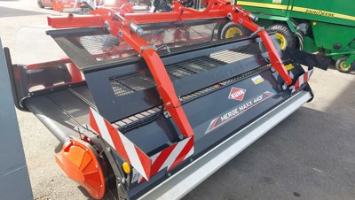 Andaineur à tapis frontal Kuhn Merge Maxx 440 F