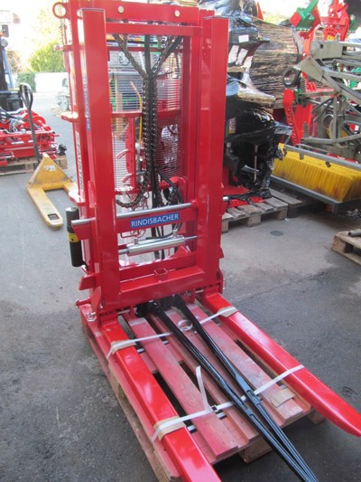 Heckstapler Triplex, nur 1.75m Bauhöhe, 3.2m Hub, 1200 kg, inklusive Ballenspitzen