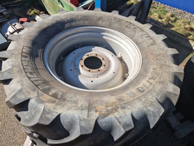 Räder 580/70 R34 Michelin