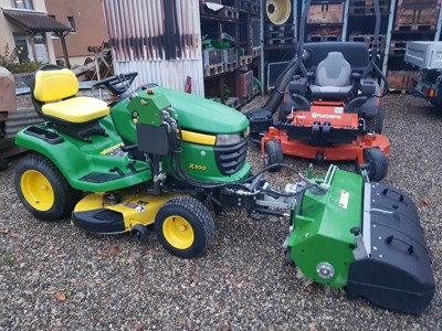 Aufsitzrasenmäher John Deere X 300